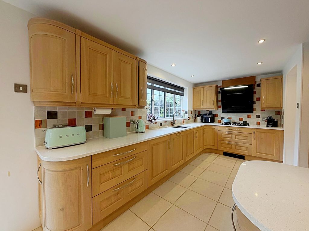 Property photo 3 of 23 Kitchen