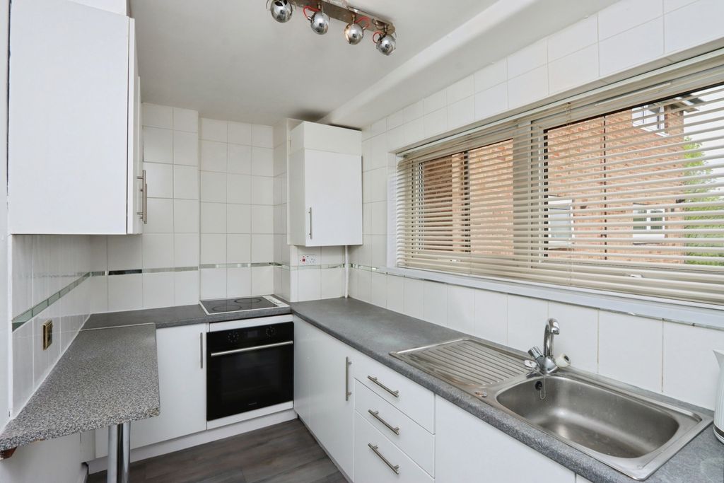 Property photo 3 of 12 Kitchen