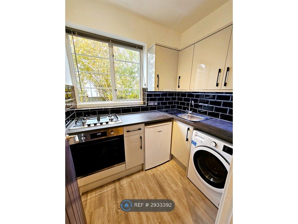Property photo 1 of 10 Kitchen