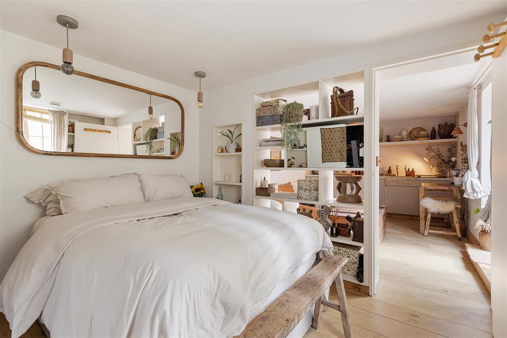 Property photo 3 of 17 Langthorne Road, E11