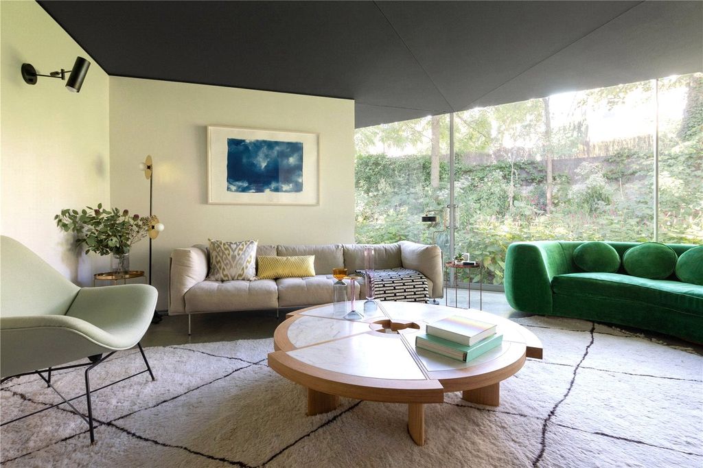 Property photo 3 of 14 Reception