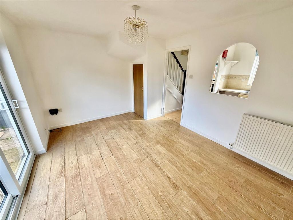 Property photo 2 of 11 Lounge