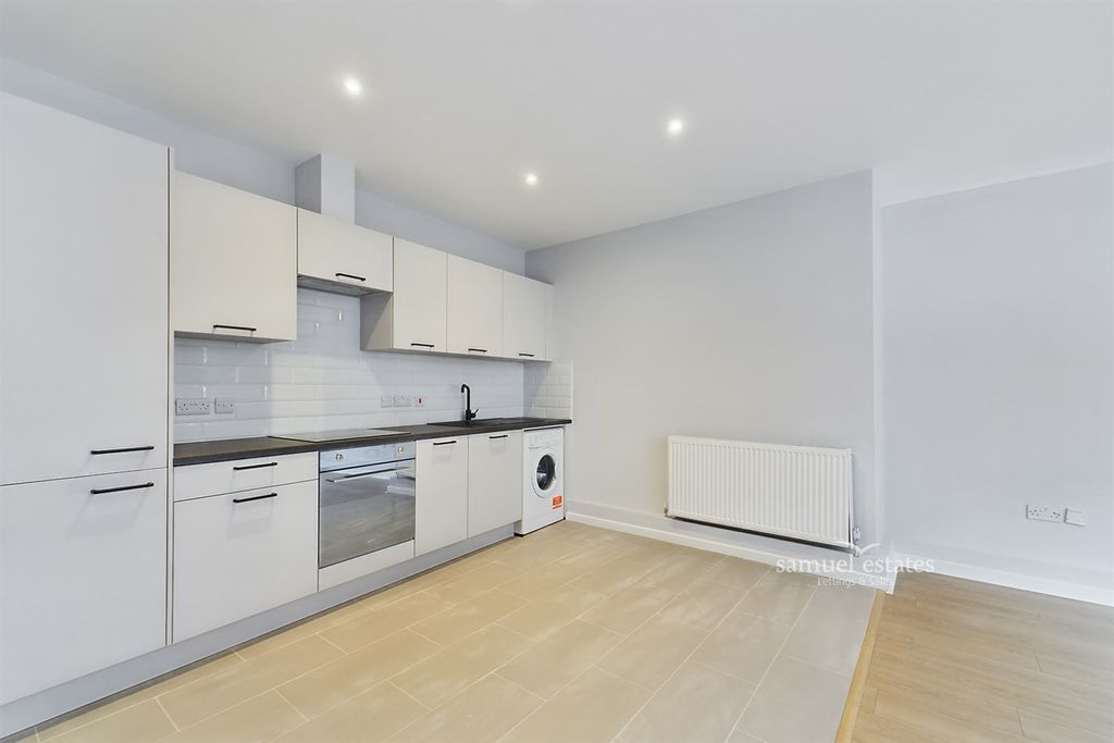 Property photo 2 of 7 Kitchen