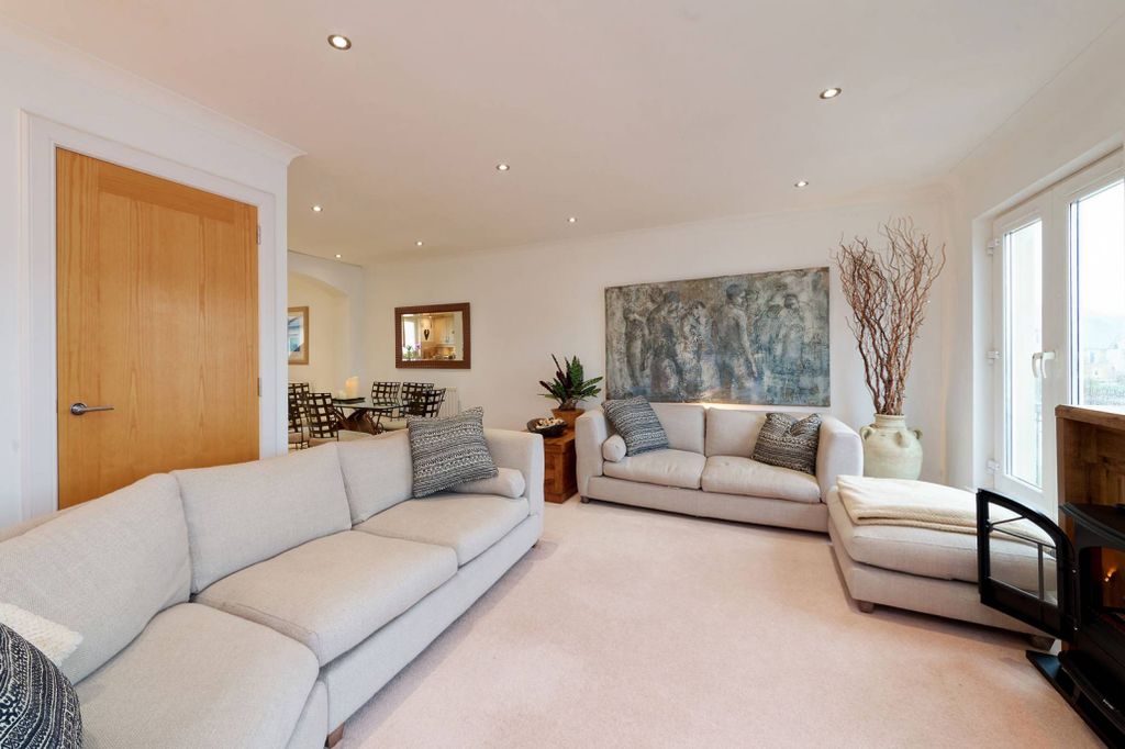 Property photo 3 of 29