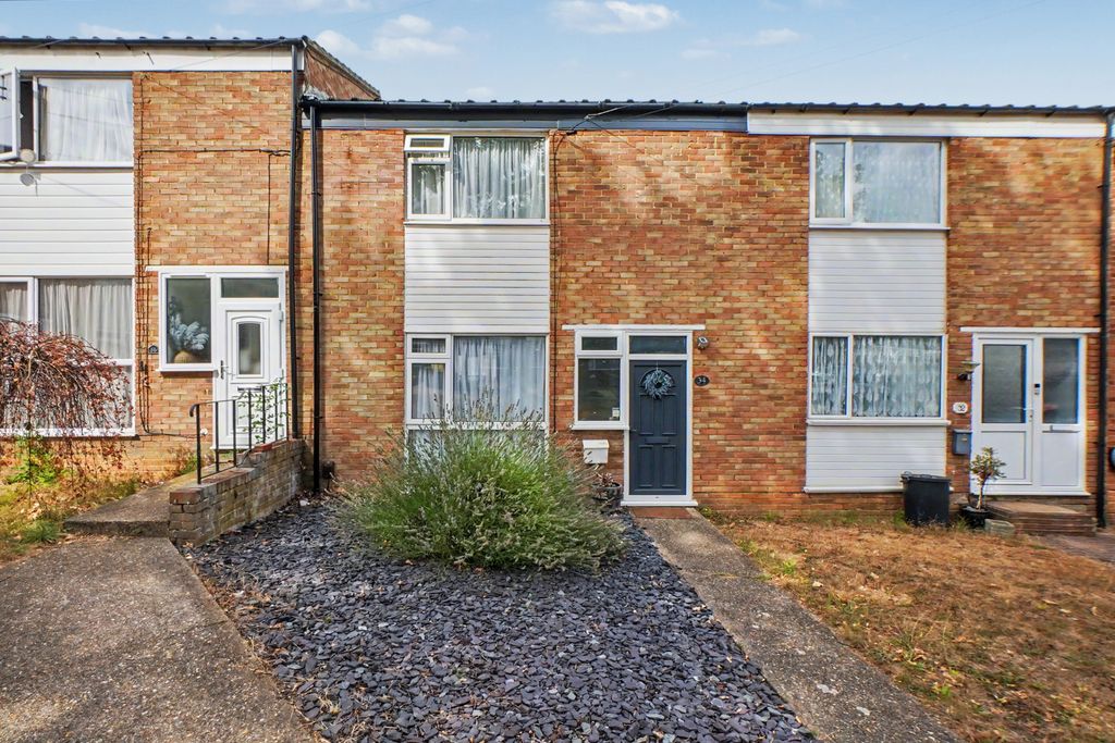 Property photo 1 of 10 2 Bed Terraced House For Sale Nares Road, Gillingham Me8