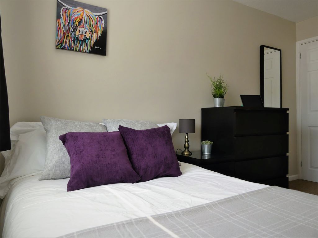 Property photo 3 of 22 15. DC Bed 3 Accross Bed P1070558