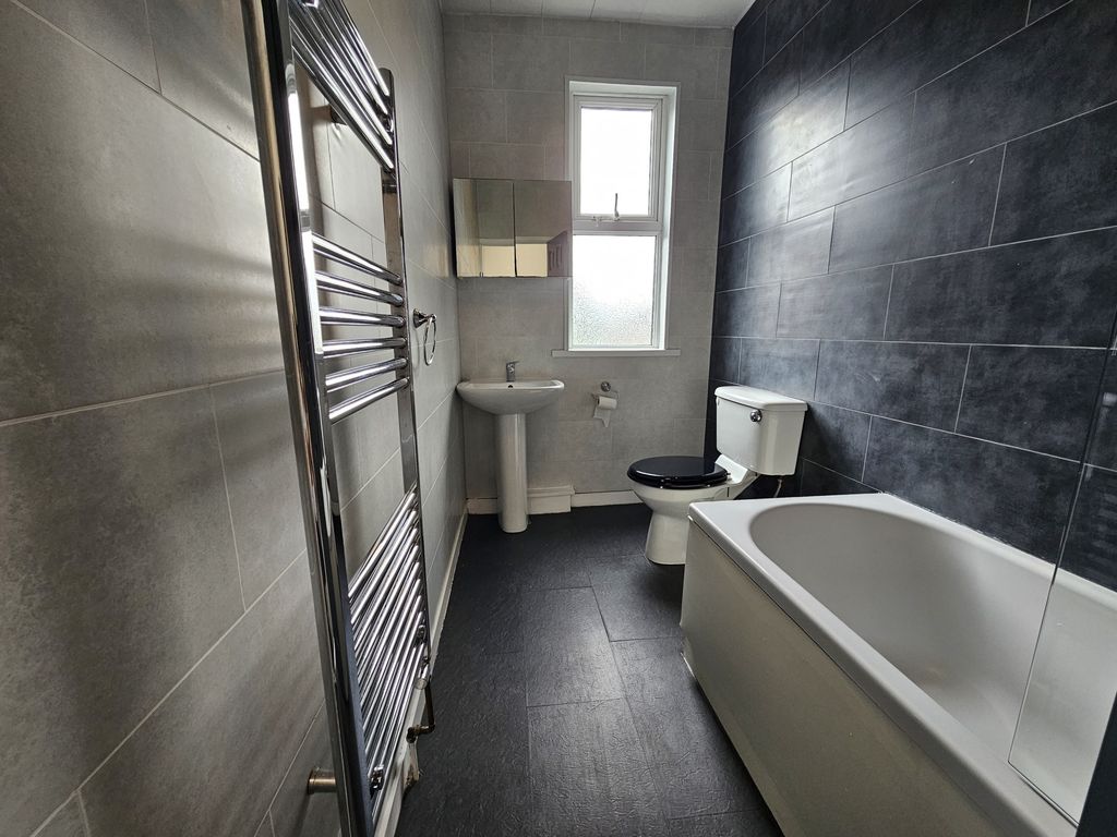 Property photo 2 of 18 A Modern Bathroom Featuring A Deep White Bathtub, ...