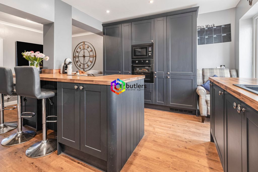 Property photo 3 of 28 Kitchen / Diner