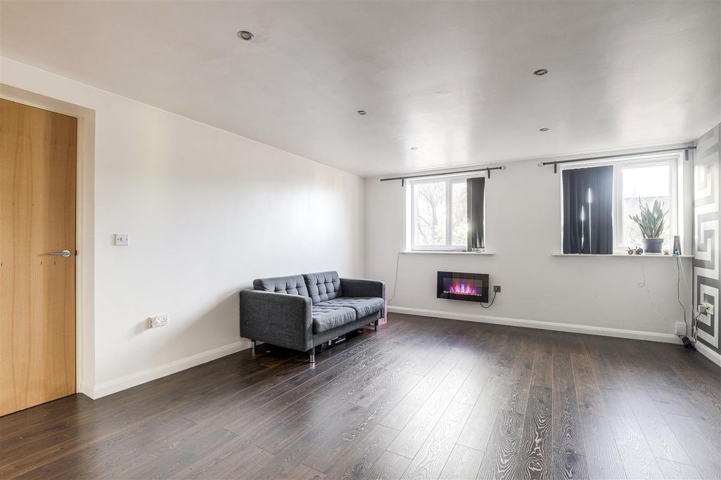 Property photo 2 of 10 12164.Jpg