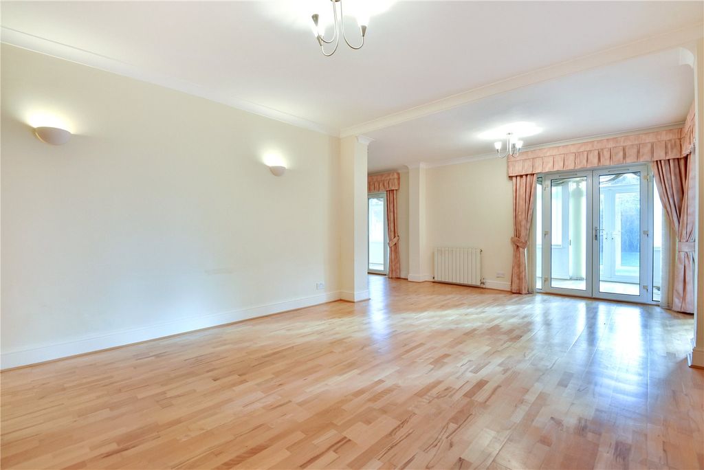 Property photo 3 of 8 Reception