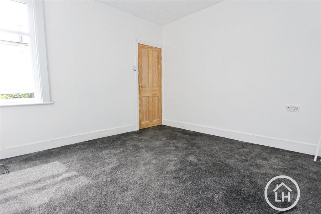 Property photo 2 of 13 Bedroom 1
