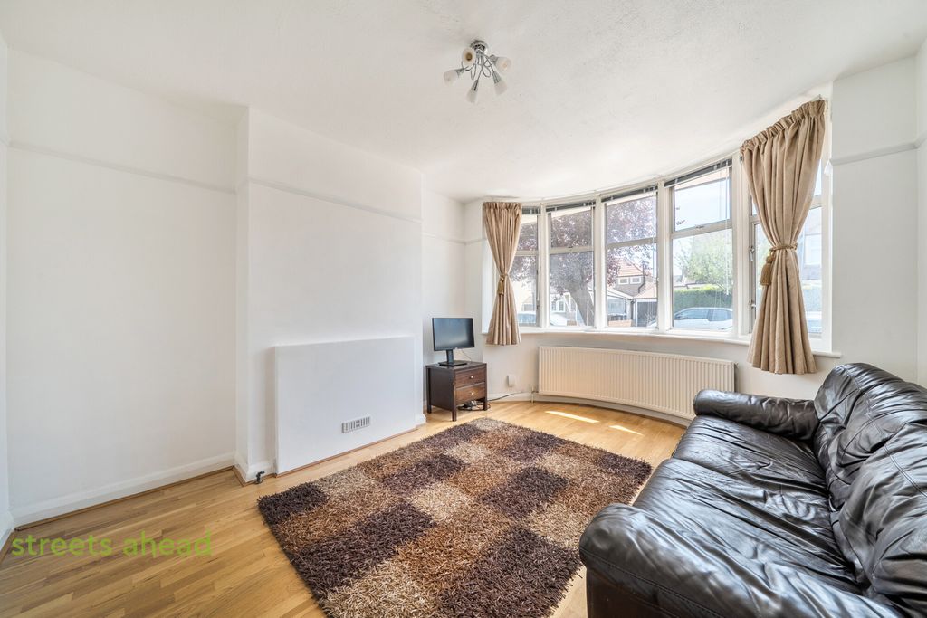 Property photo 2 of 20 63d0108c-107c-41B...