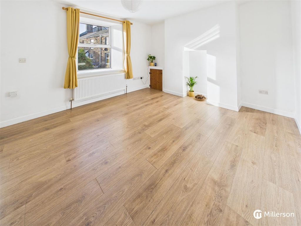 Property photo 2 of 16 Cam05092G0-Pr0133-Still011.Jpg