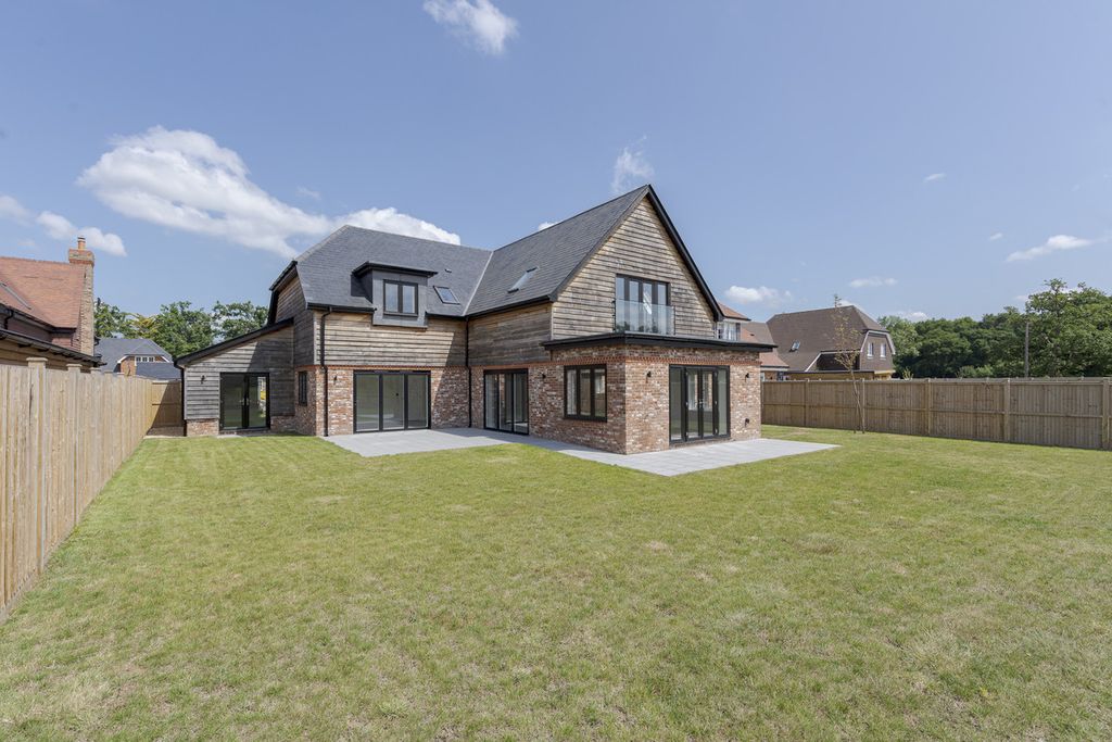 Property photo 3 of 34