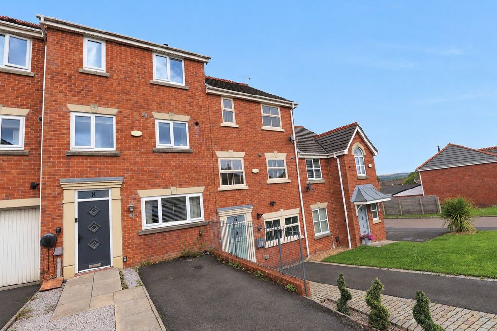 Property photo 1 of 32