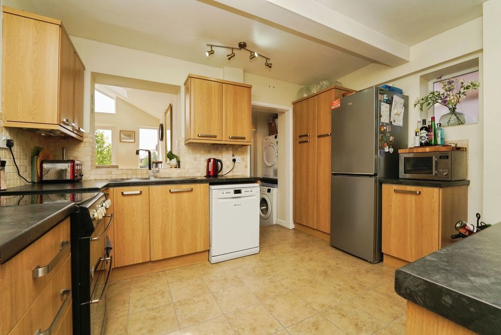 Property photo 2 of 18 Kitchen