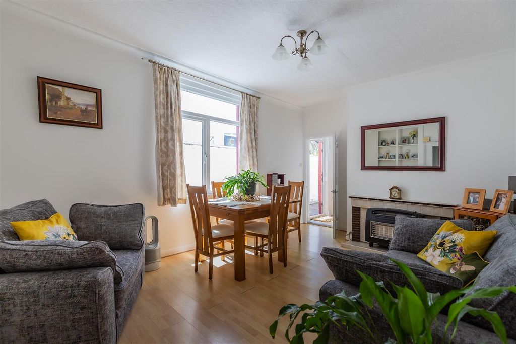 Property photo 3 of 27 17 (5 Of 27).Jpg