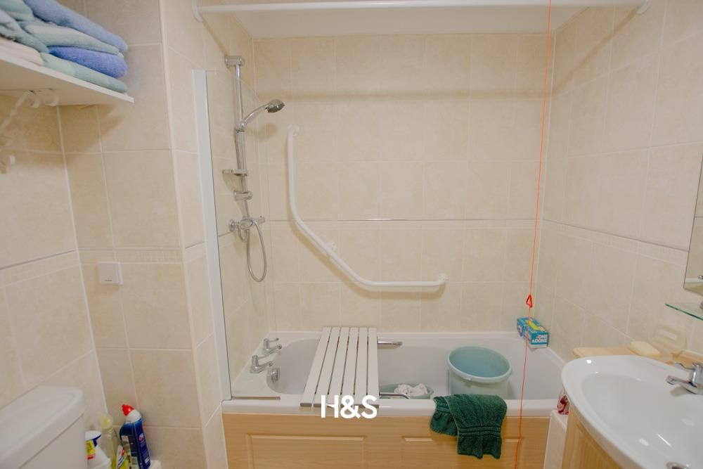 Property photo 2 of 10 1 Gracewell - Bathroom.Jpg
