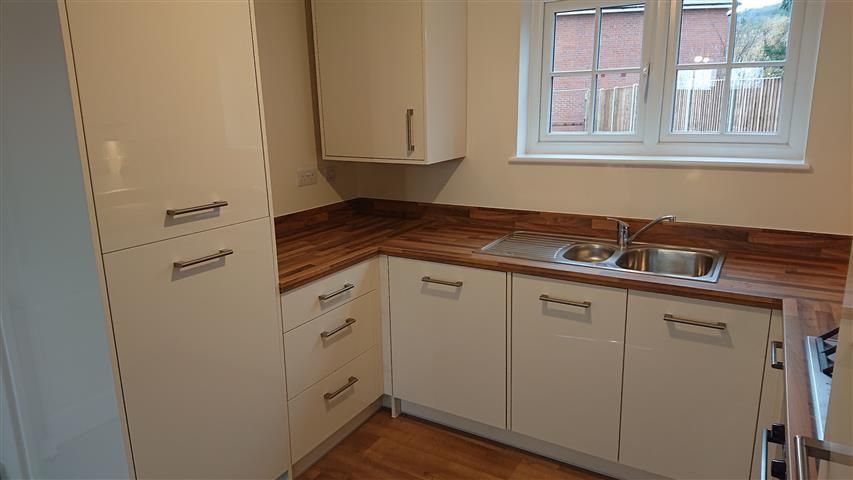 Property photo 3 of 6 Kitchen