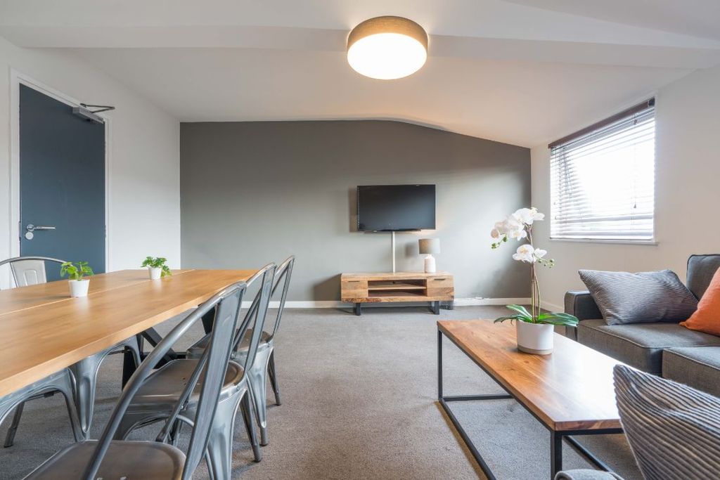 Property photo 1 of 13 Khf8 - Living Area