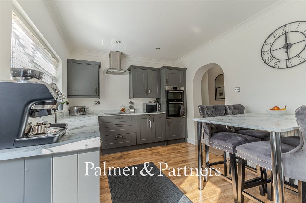 Property photo 2 of 18 Picture No. 30