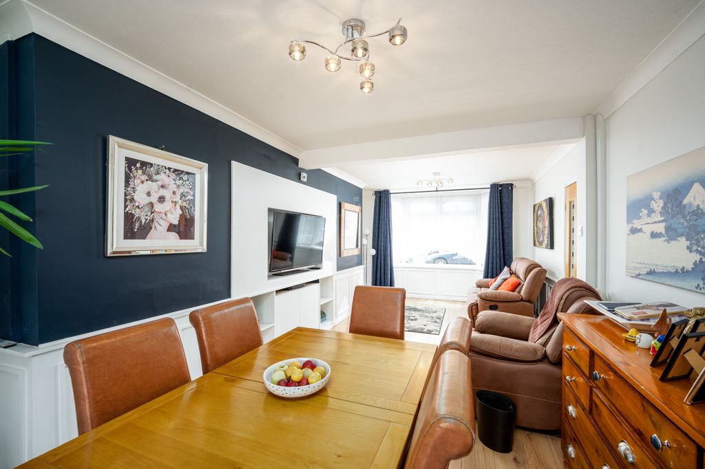 Property photo 2 of 31 05