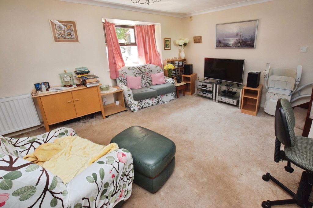 Property photo 3 of 11
