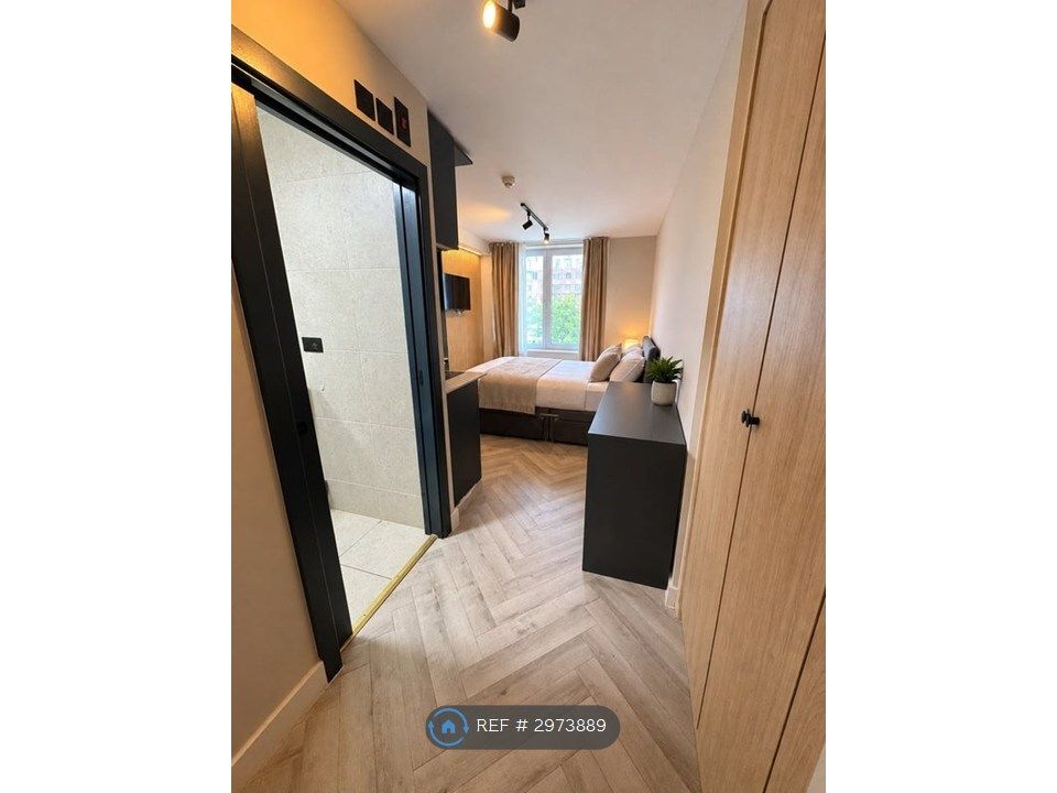 Property photo 2 of 8 Luxury Boutique Style En-Suite Bedroom