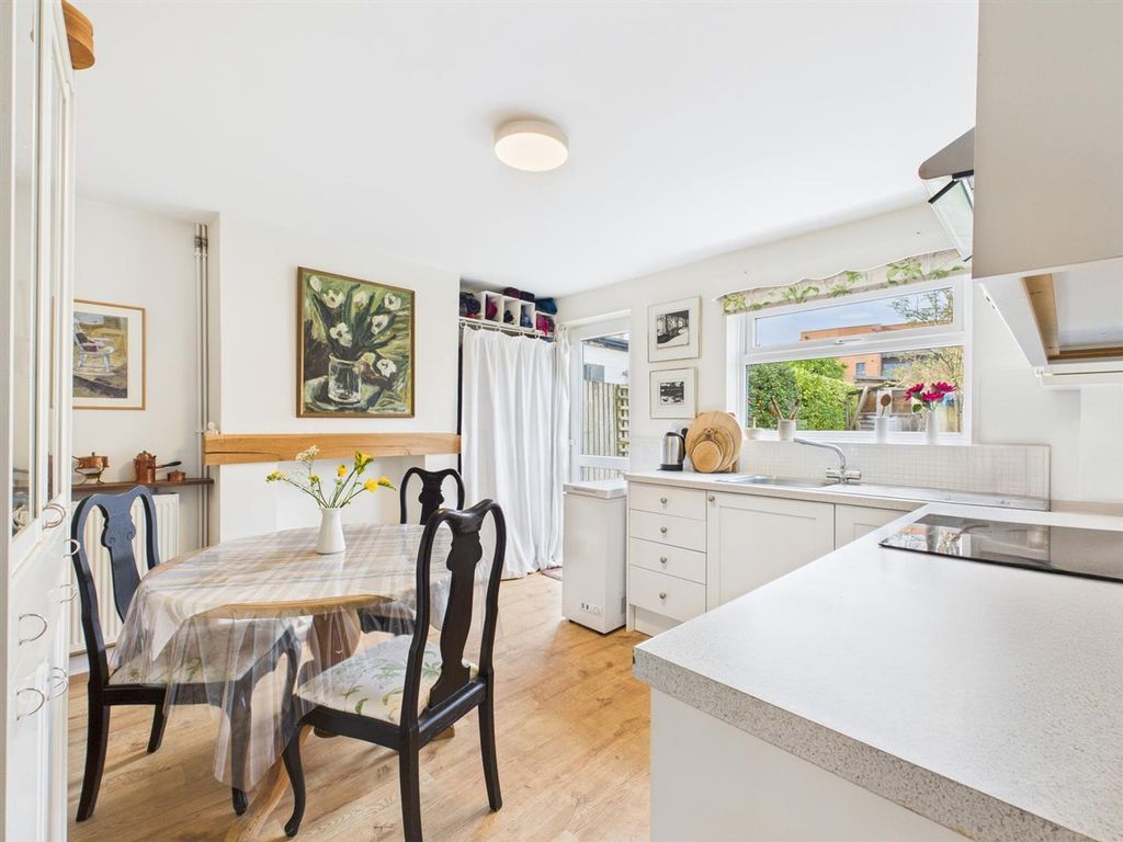 Property photo 2 of 13 Cam02861G0-Pr0527-Still022.Jpg