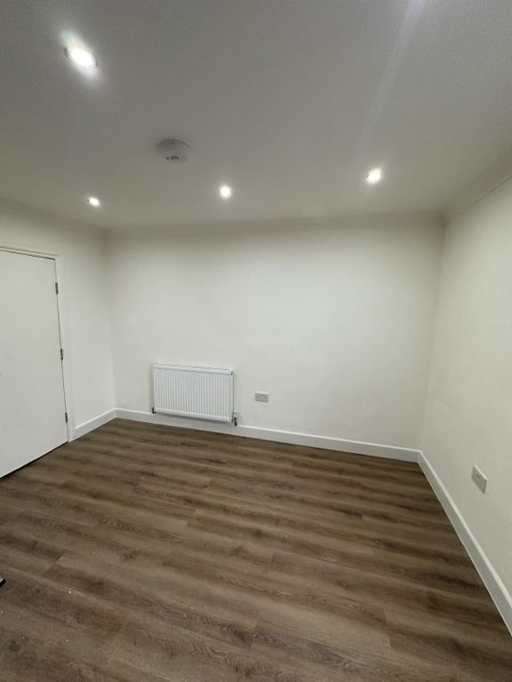 Property photo 3 of 8 Gallery