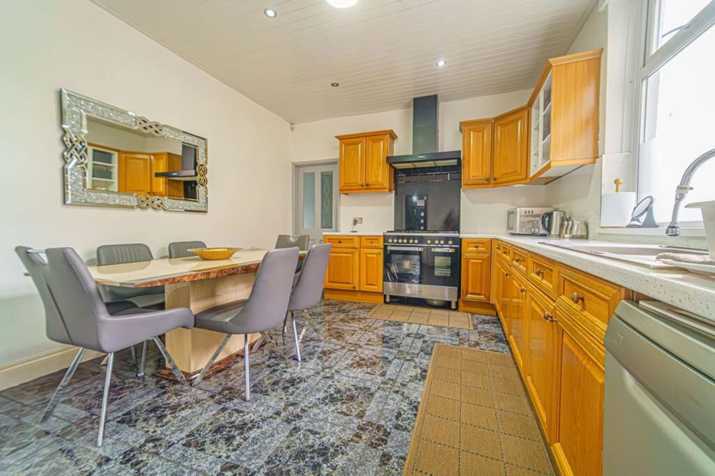 Property photo 2 of 40