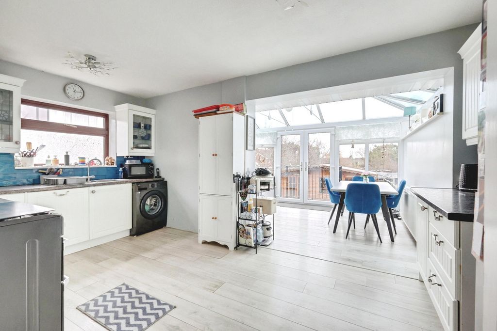 Property photo 2 of 25