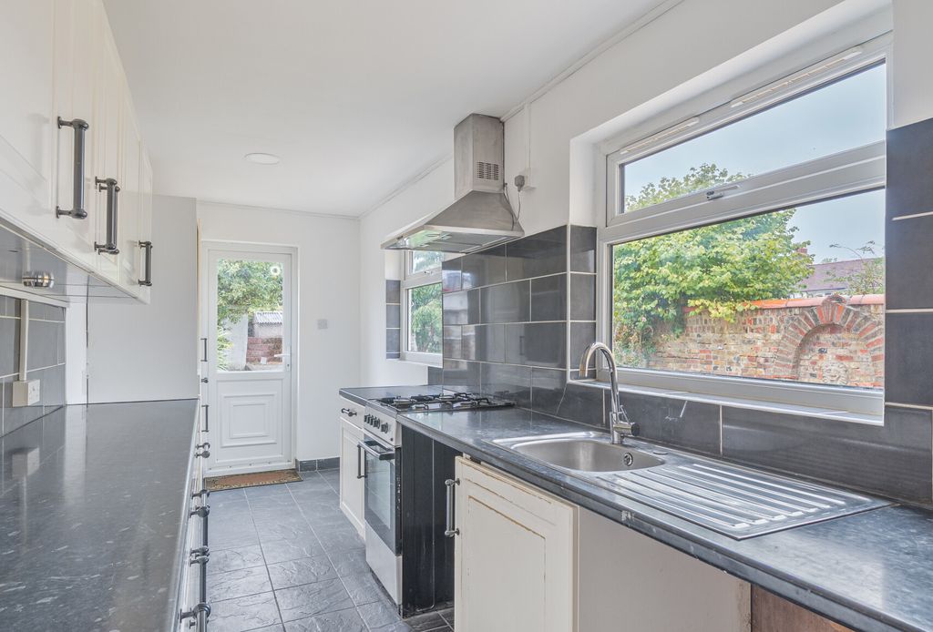 Property photo 3 of 19 1353315-7-68c1529...