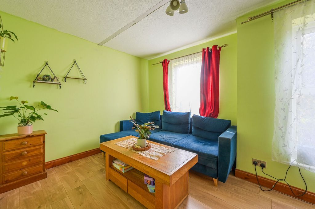 Property photo 2 of 8