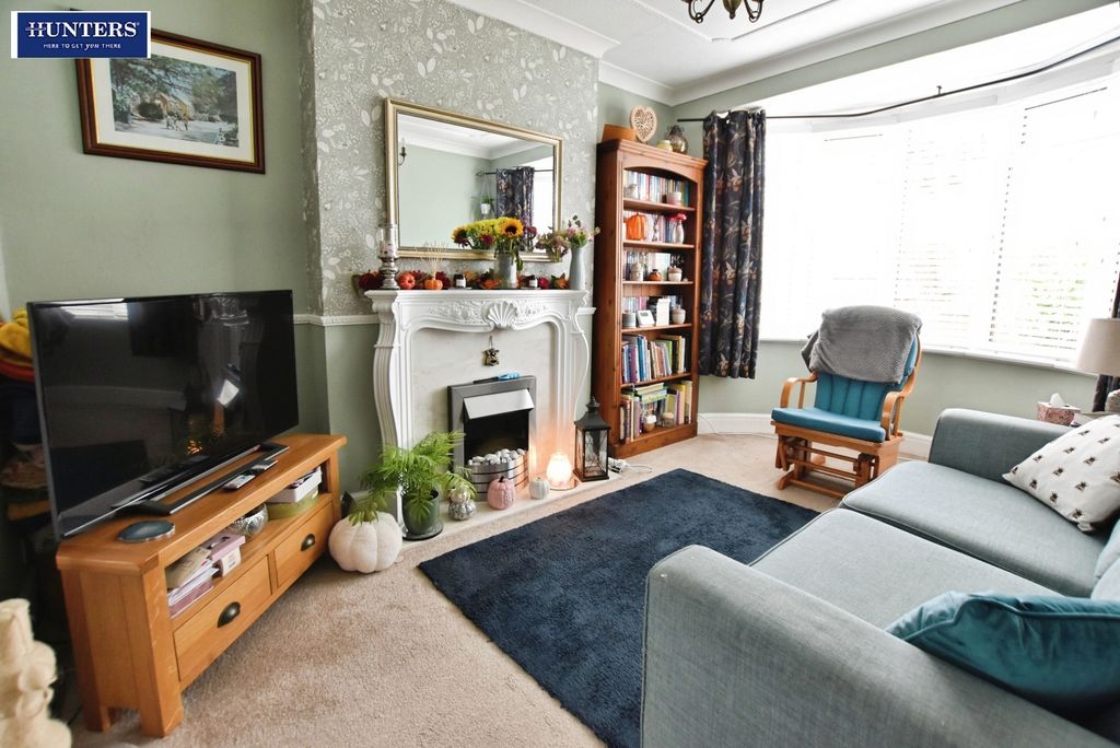 Property photo 3 of 19 Lounge