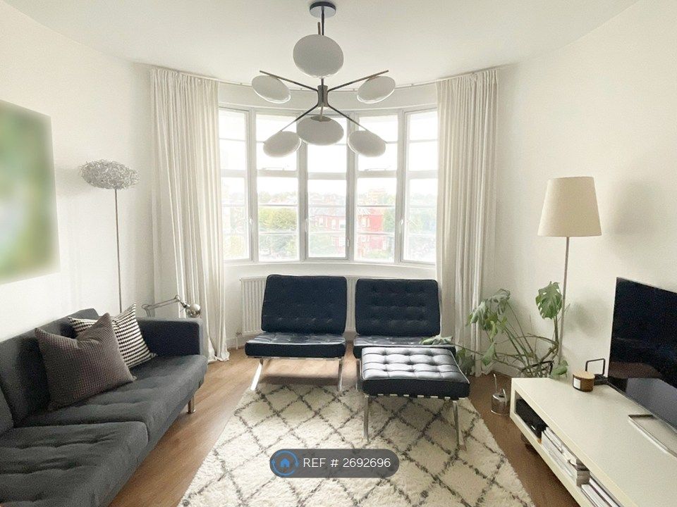 Property photo 1 of 8 Living Room