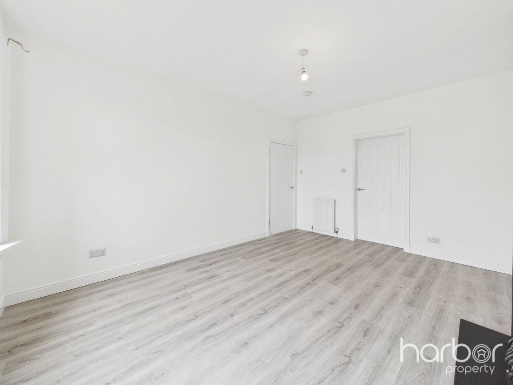 Property photo 3 of 19 5040586