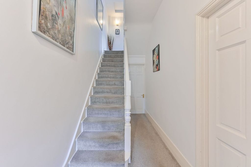 Property photo 3 of 28
