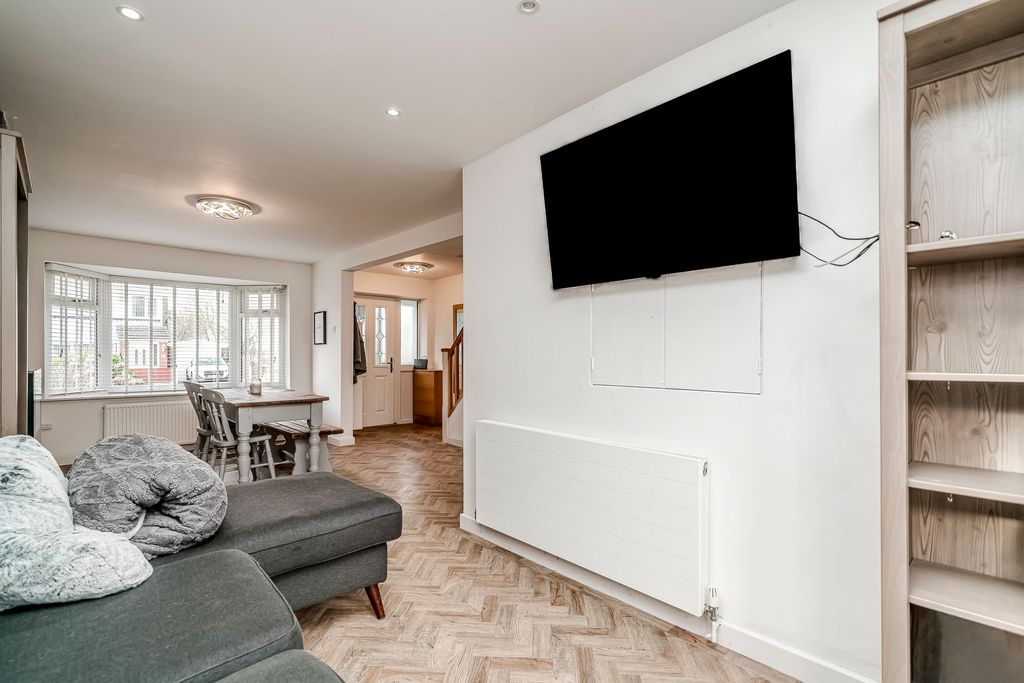 Property photo 3 of 32