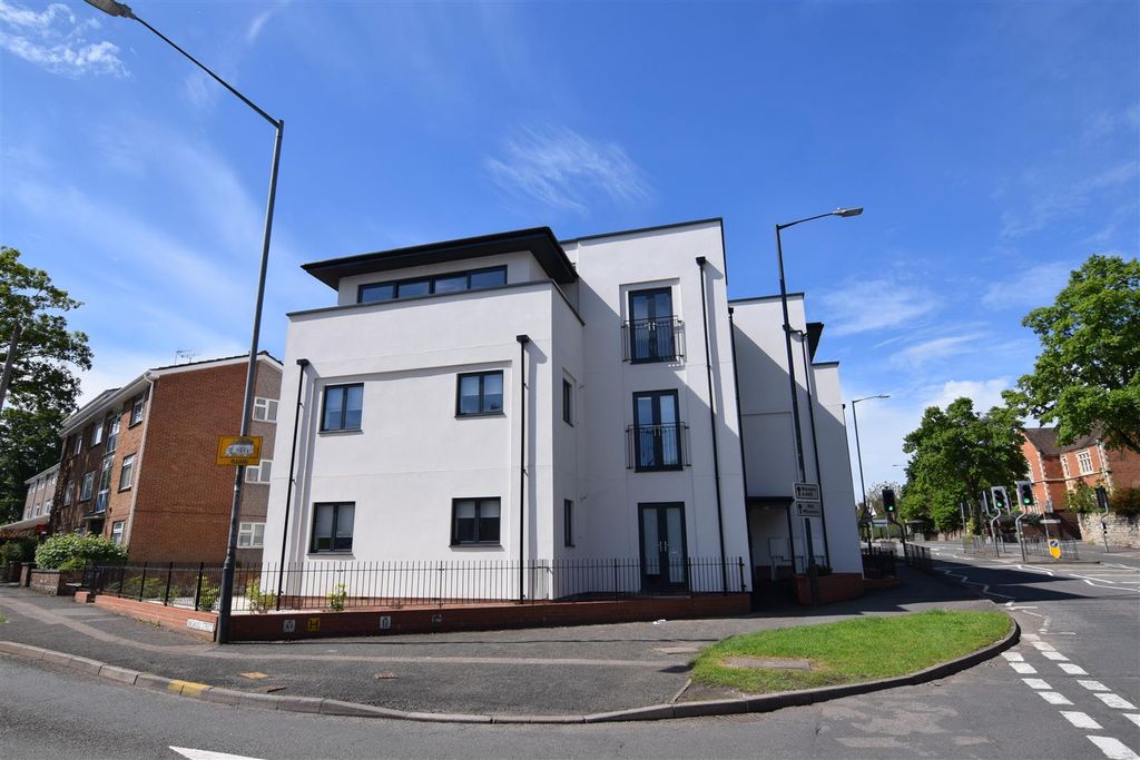 Property photo 1 of 9