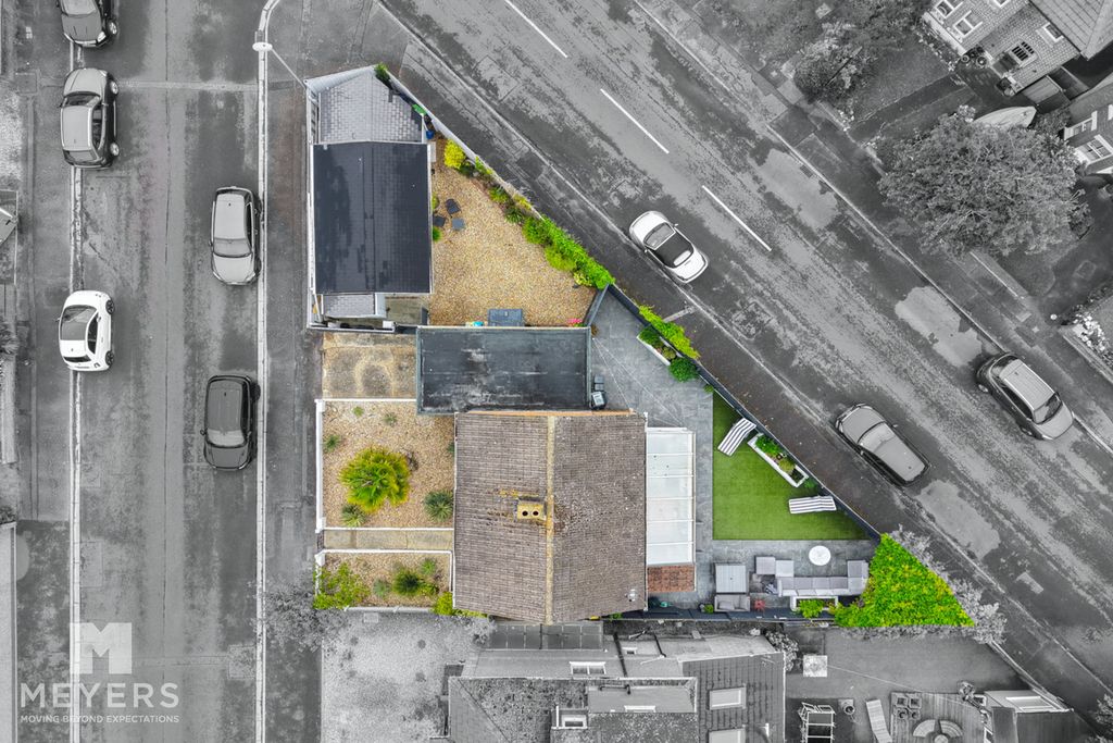 Property photo 3 of 35