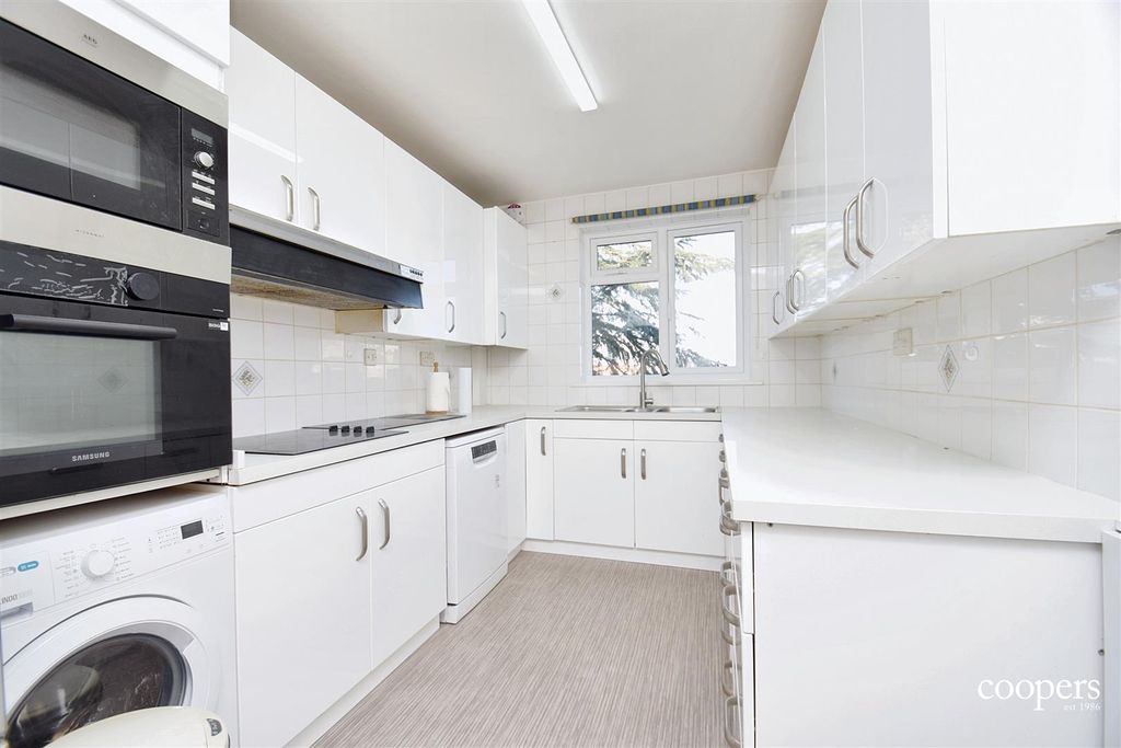 Property photo 2 of 13 Kitchen