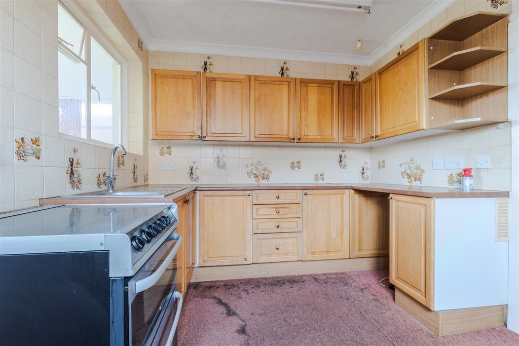 Property photo 3 of 17 Kitchen