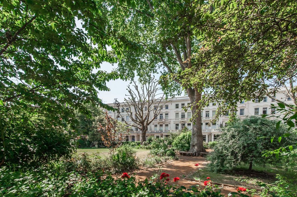 Property photo 1 of 16 Earls Court Square-1-2.Jpg