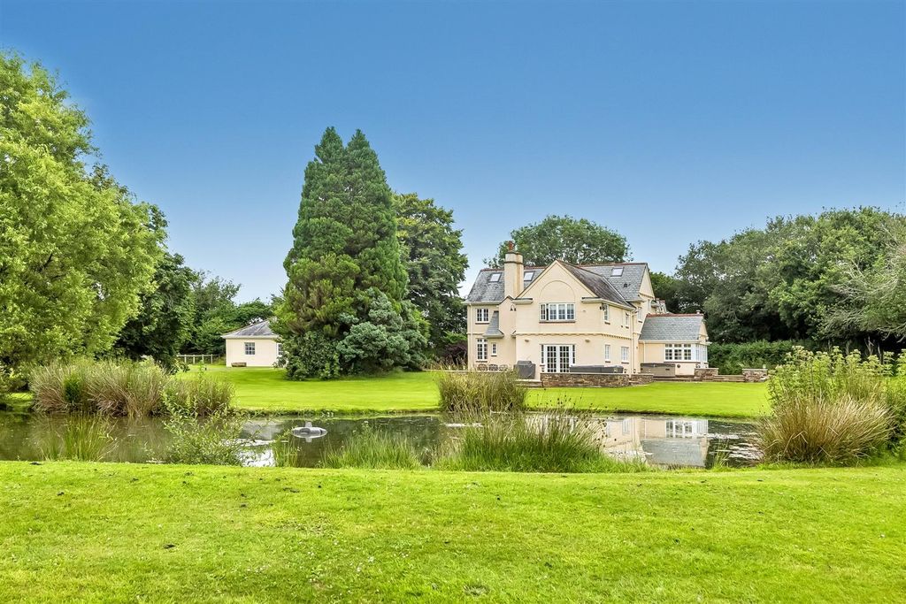 Property photo 1 of 39 Little Green