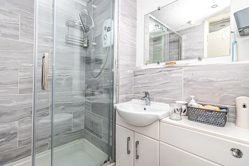 Property photo 3 of 15 .