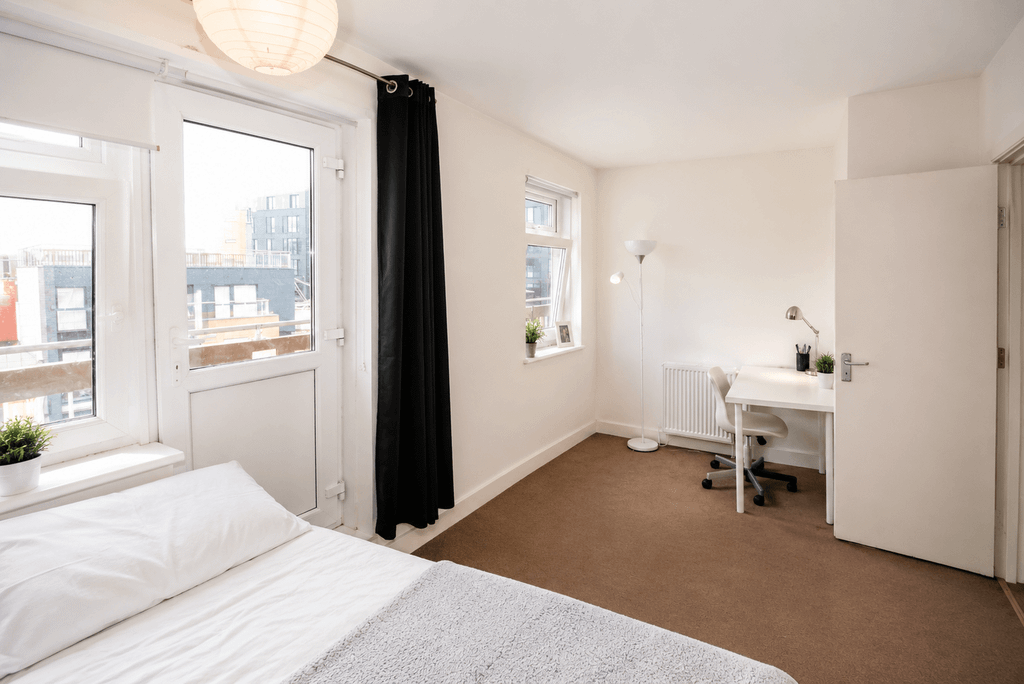 Property photo 1 of 12 3 Bed Maisonette In Whitechapel