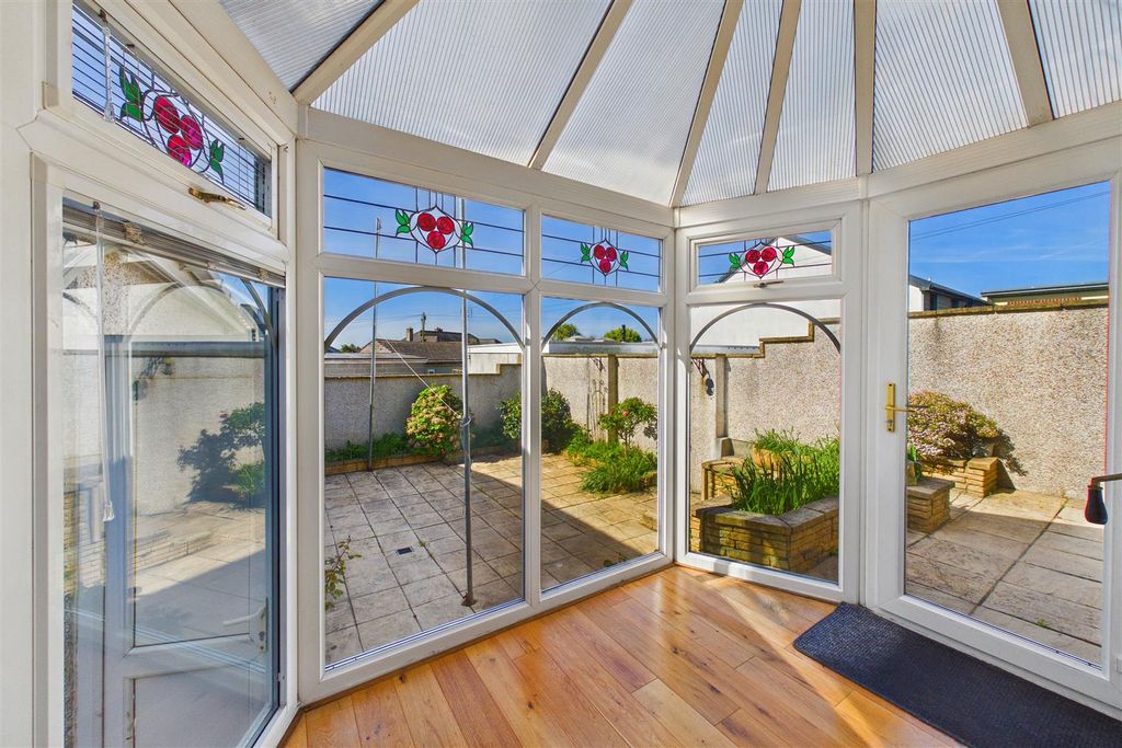 Property photo 3 of 34 Conservatory