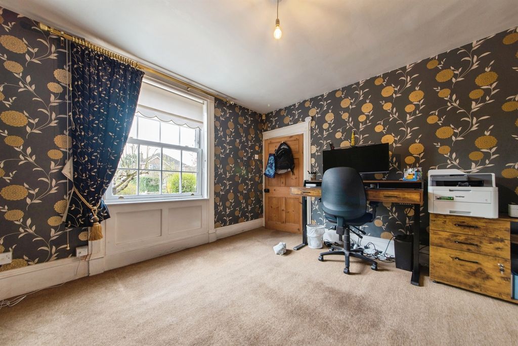 Property photo 3 of 18