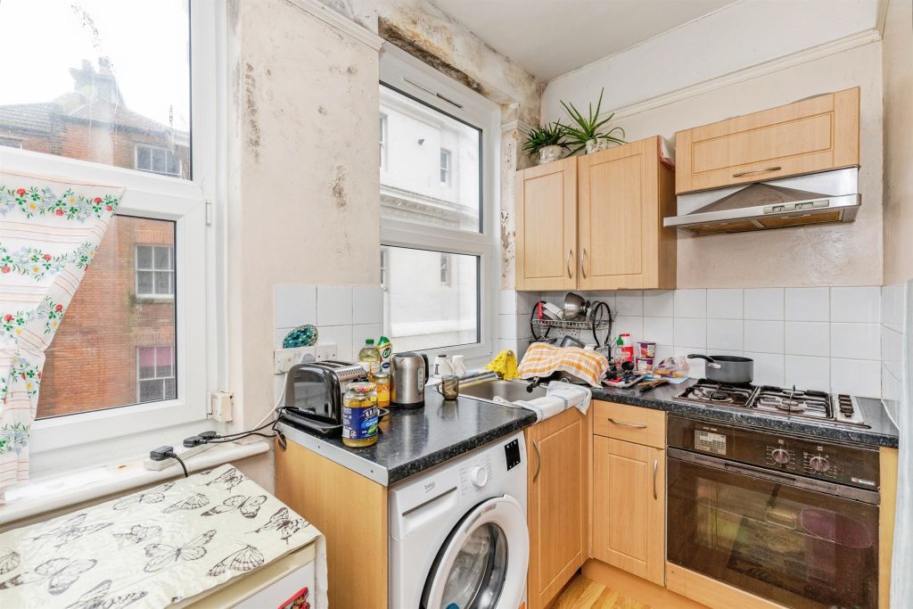 Property photo 2 of 31